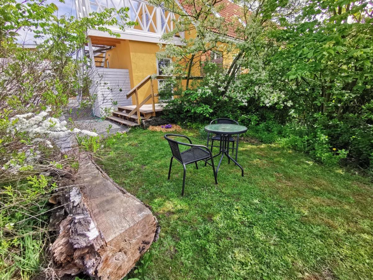 The Cherry Apartment - 'Den Gule Svane' Guest House near Rønne&Beach Buitenkant foto